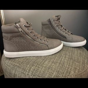 Steve Madden EIRIS Sneaker Size 7